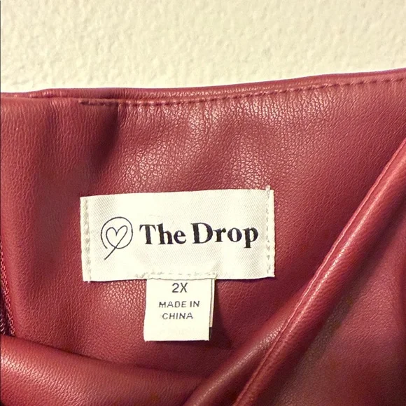 Elegant Burgundy Sleeveless Dress - Picture 5 of 9